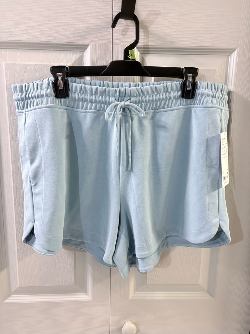 NWT Athleta Seasoft Mid Rise 4" Short Size XL           4” inseam 18” waist blue